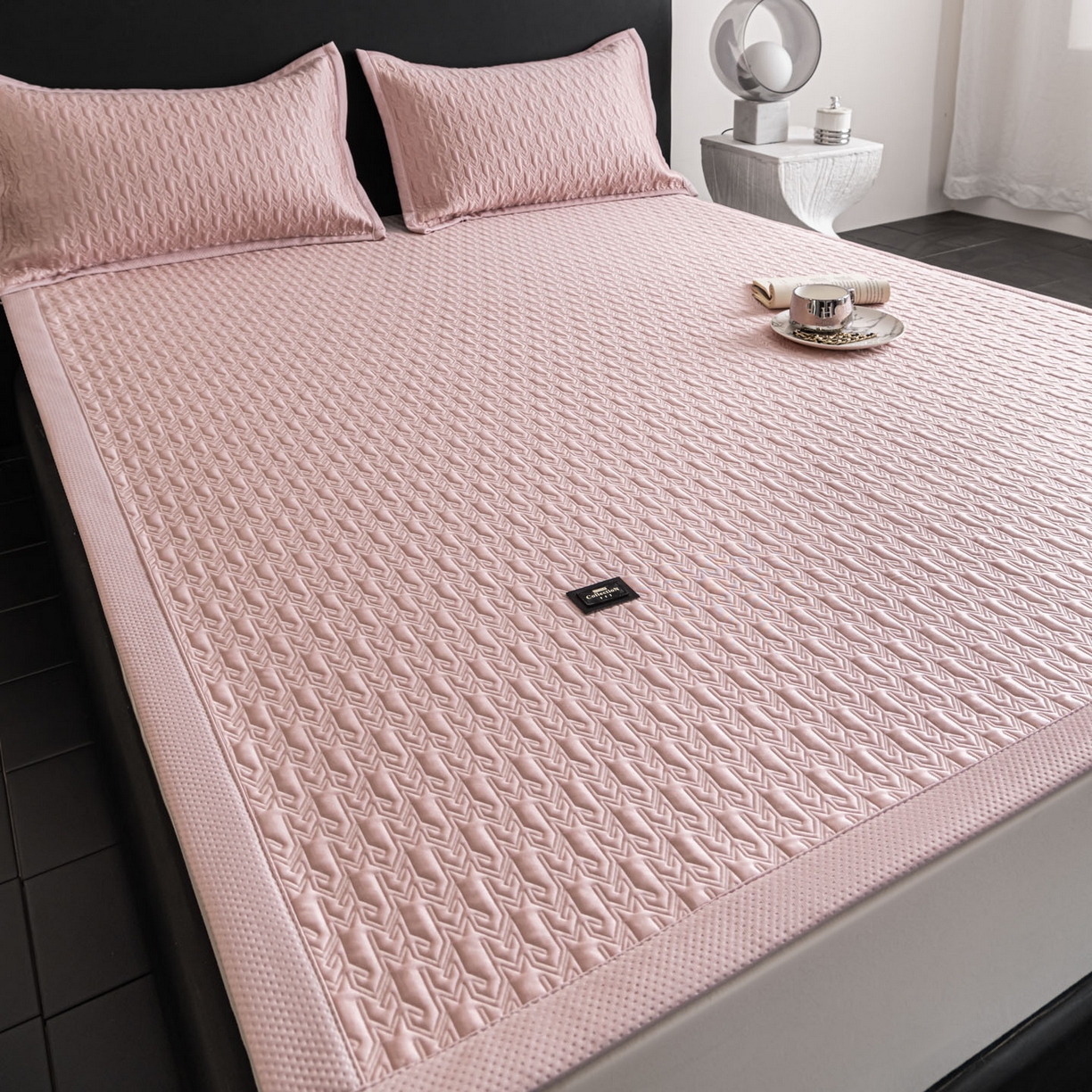 91家纺网 家纺一手货源 找家纺 耐思家纺 2026新款A类复合三明治PE乙纶提花冰豆豆凉席床笠海之恋系列（提供买家秀） 海之恋-粉床席款