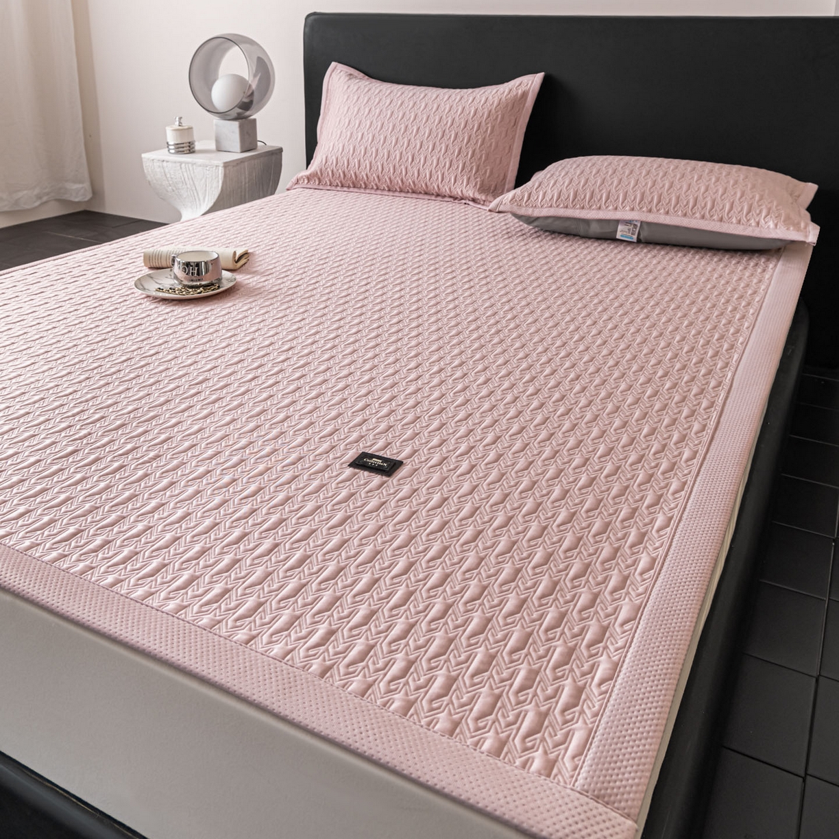 91家纺网 家纺一手货源 找家纺 耐思家纺 2026新款A类复合三明治PE乙纶提花冰豆豆凉席床笠海之恋系列（提供买家秀） 海之恋-粉床席款