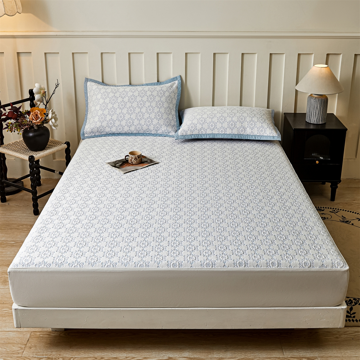 91家纺网 家纺一手货源 找家纺 耐思家纺 2026新款高端三明治硅胶复合PE乙纶提花冰豆豆凉席空调席韩版NIS系列（提供买家秀）床笠款 韩INS-璇花蓝