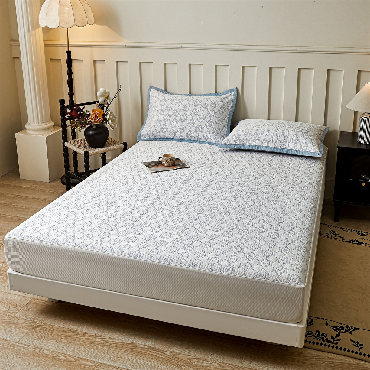 91家纺网 家纺一手货源 找家纺 耐思家纺 2026新款高端三明治硅胶复合PE乙纶提花冰豆豆凉席空调席韩版NIS系列（提供买家秀）床笠款 韩INS-璇花蓝