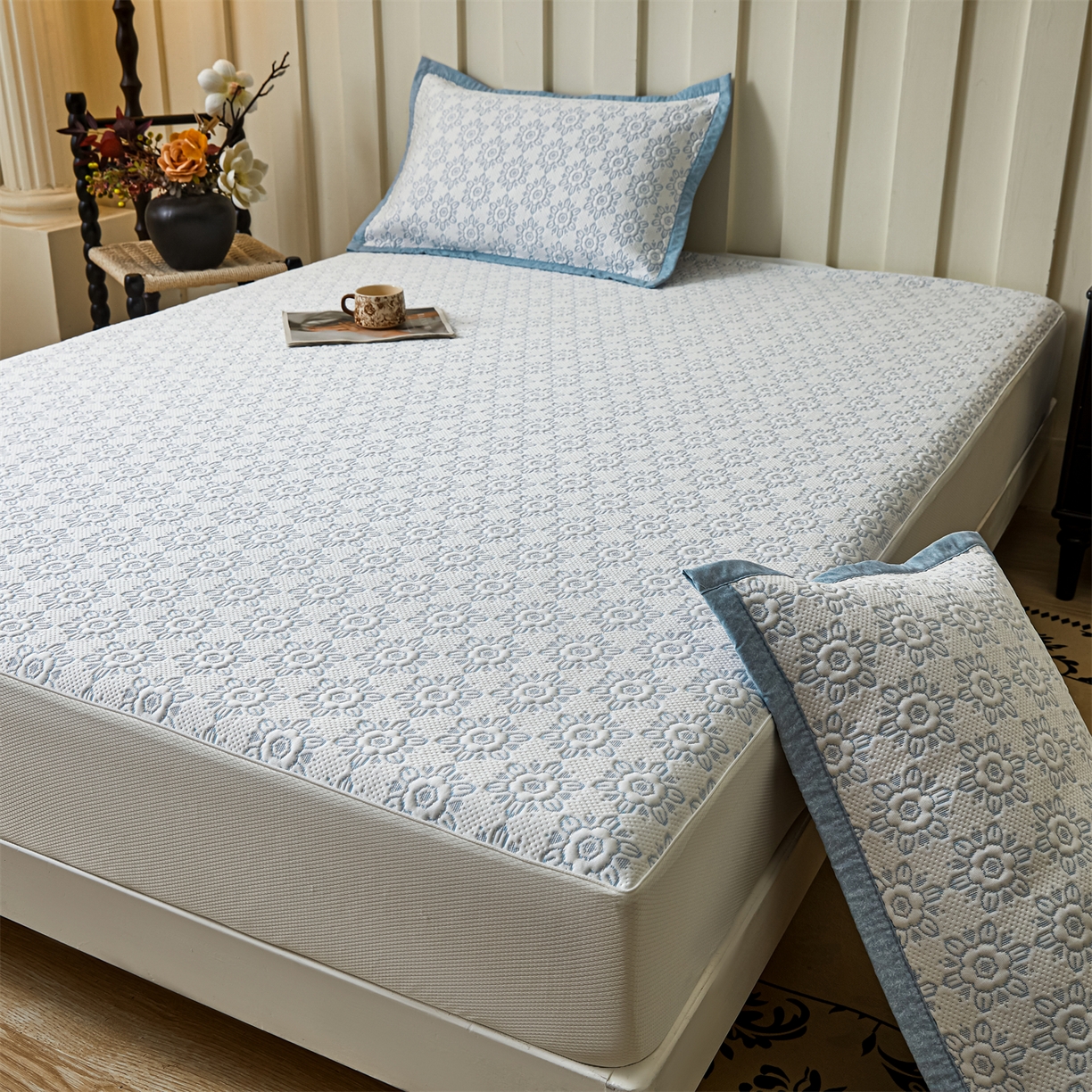 91家纺网 家纺一手货源 找家纺 耐思家纺 2026新款高端三明治硅胶复合PE乙纶提花冰豆豆凉席空调席韩版NIS系列（提供买家秀）床笠款 韩INS-璇花蓝