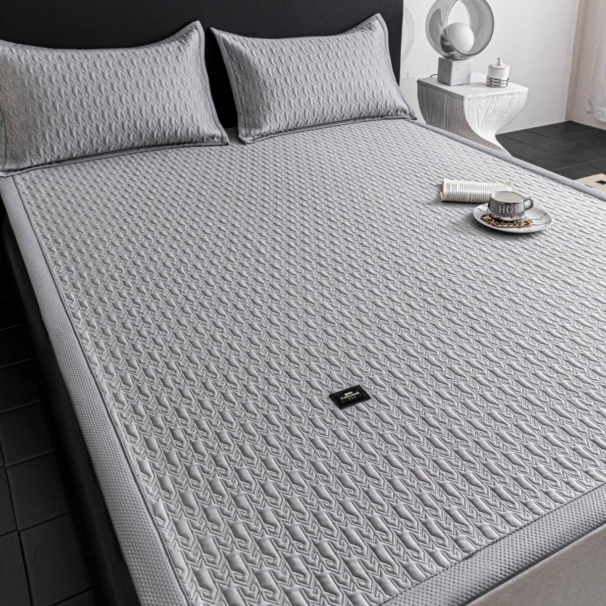 91家纺网 家纺一手货源 找家纺 耐思家纺 2026新款A类复合三明治PE乙纶提花冰豆豆凉席床笠海之恋系列（提供买家秀） 海之恋-灰床席款