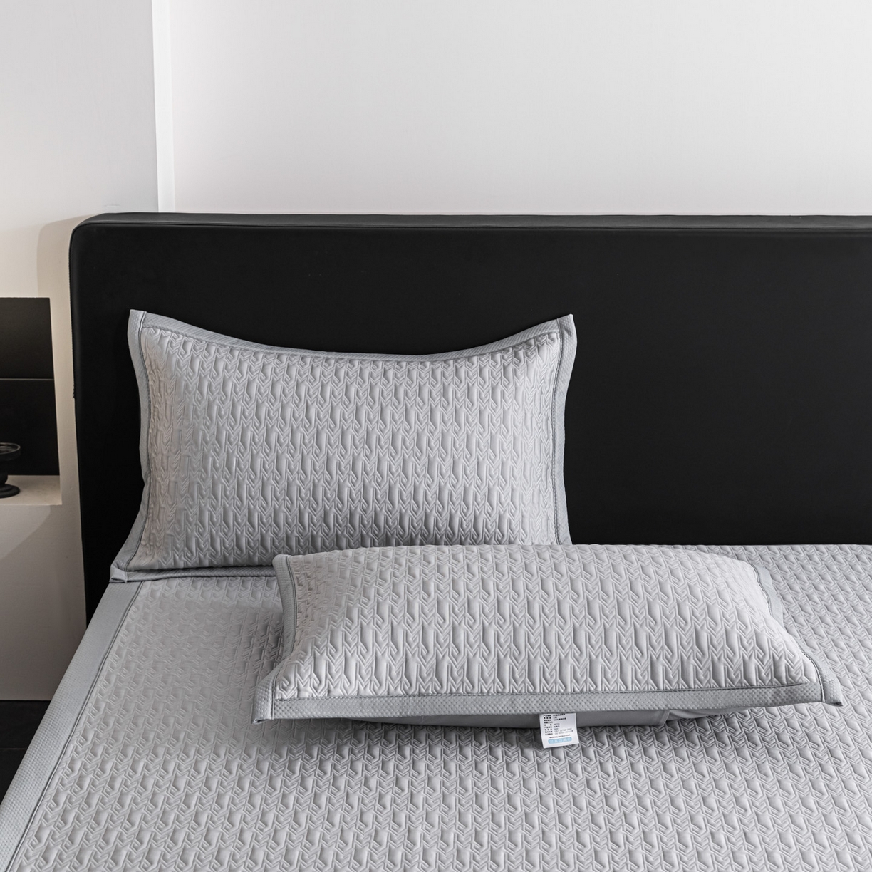 91家纺网 家纺一手货源 找家纺 耐思家纺 2026新款A类复合三明治PE乙纶提花冰豆豆凉席床笠海之恋系列（提供买家秀） 海之恋-灰床席款