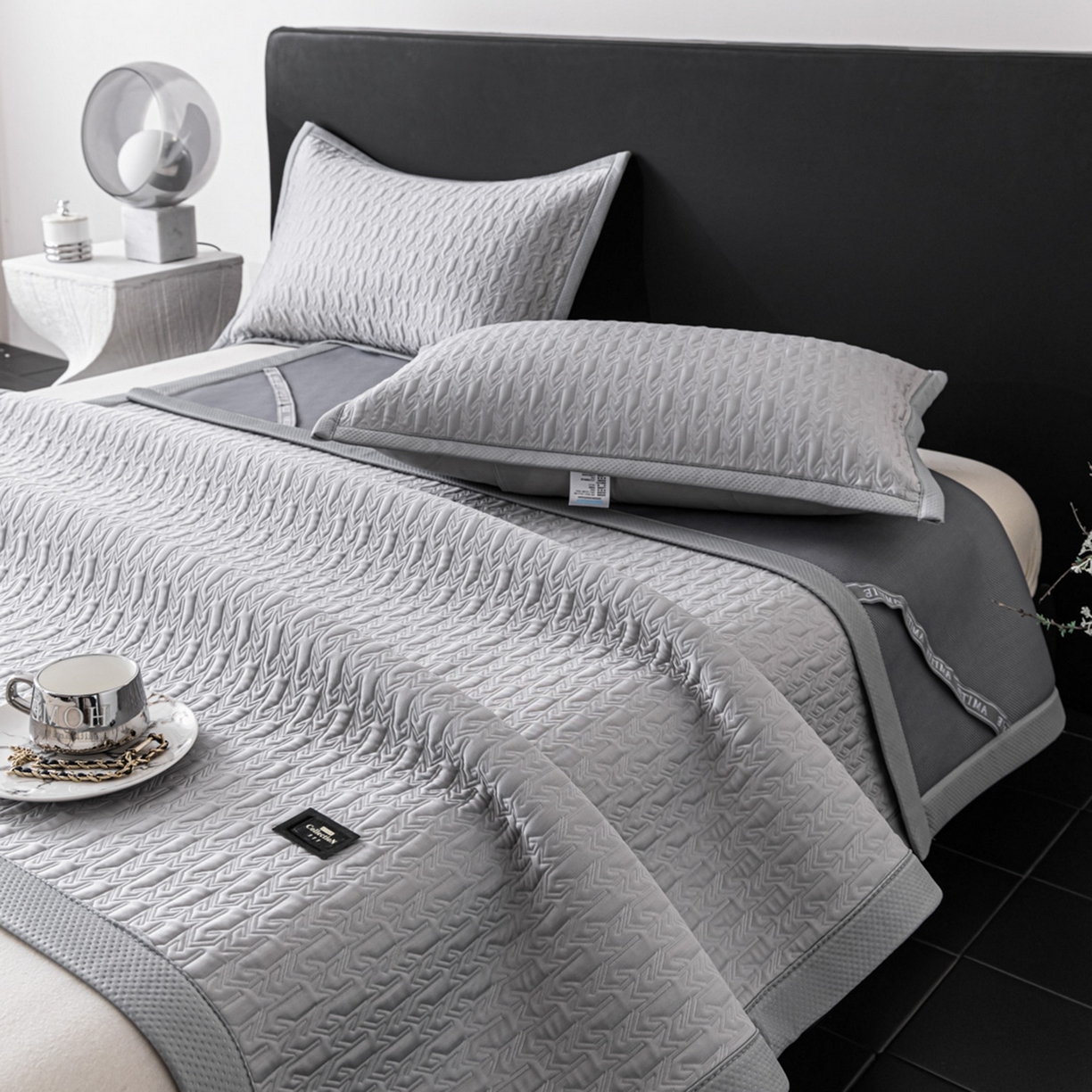 91家纺网 家纺一手货源 找家纺 耐思家纺 2026新款A类复合三明治PE乙纶提花冰豆豆凉席床笠海之恋系列（提供买家秀） 海之恋-灰床席款