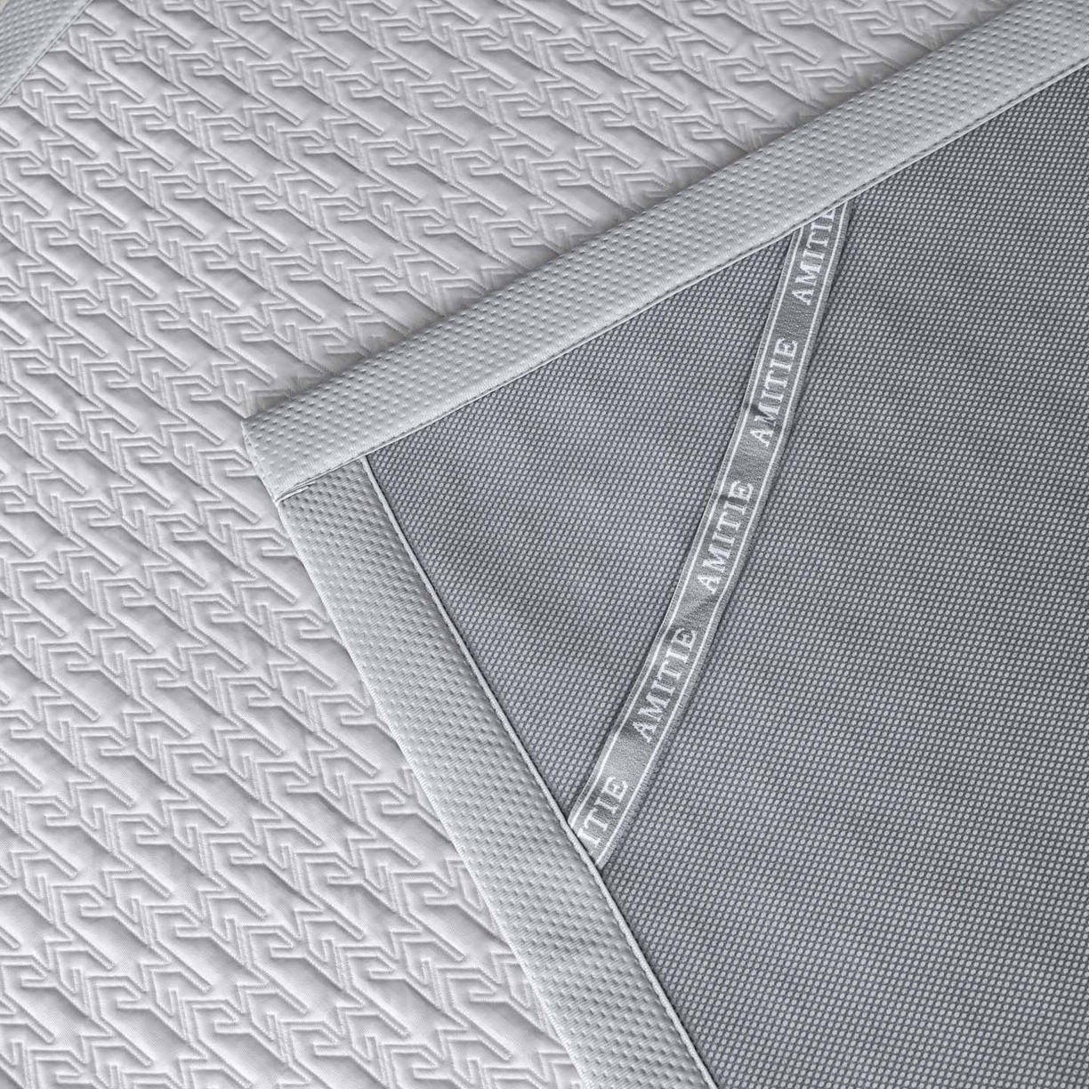 91家纺网 家纺一手货源 找家纺 耐思家纺 2026新款A类复合三明治PE乙纶提花冰豆豆凉席床笠海之恋系列（提供买家秀） 海之恋-灰床席款