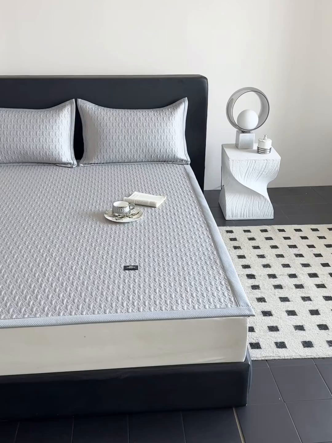 91家纺网 家纺一手货源 找家纺 耐思家纺 2026新款A类复合三明治PE乙纶提花冰豆豆凉席床笠海之恋系列（提供买家秀） 海之恋-灰床席款