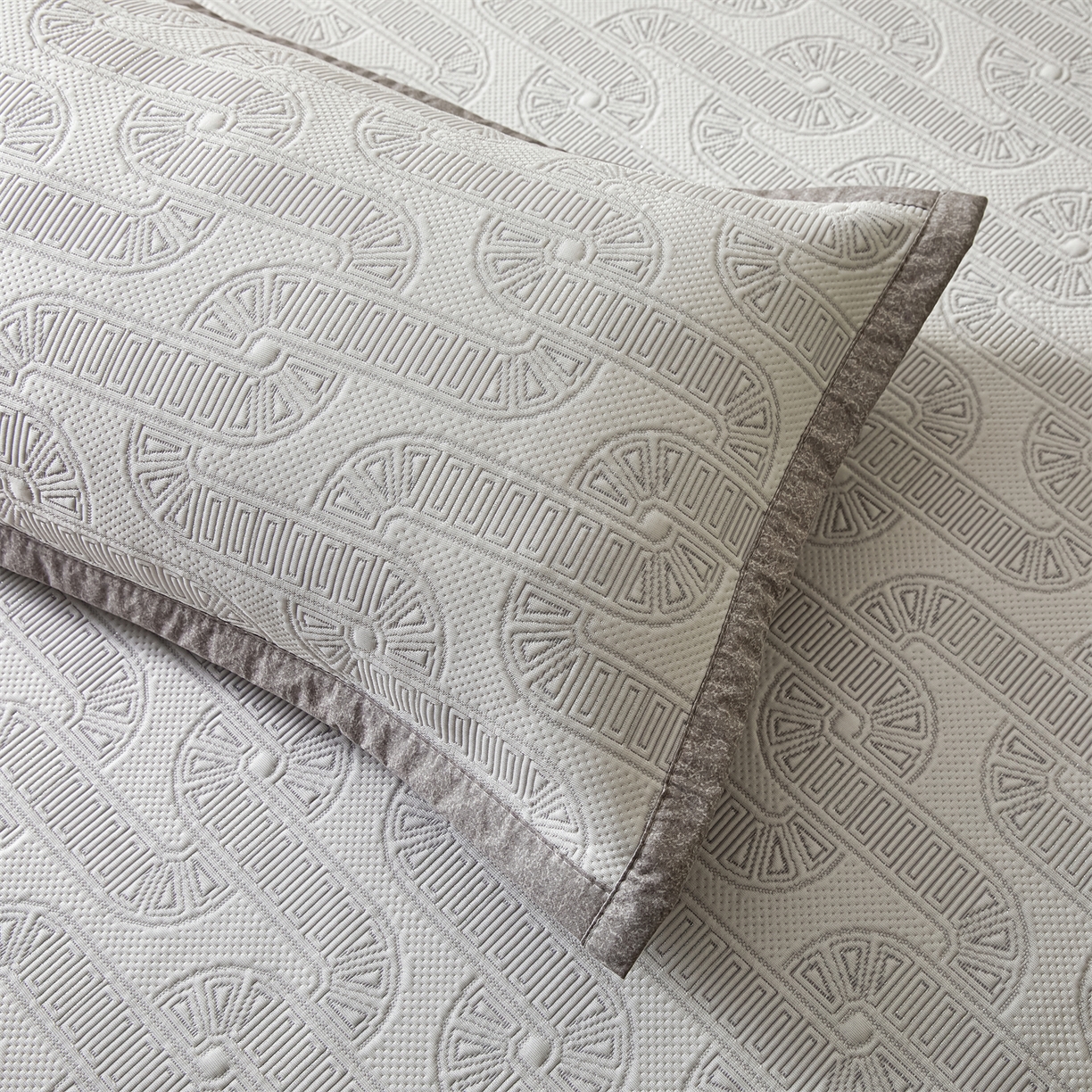 91家纺网 家纺一手货源 找家纺 耐思家纺 2026新款高端三明治硅胶复合PE乙纶提花冰豆豆凉席空调席韩版NIS系列（提供买家秀）床笠款 韩INS-云间环