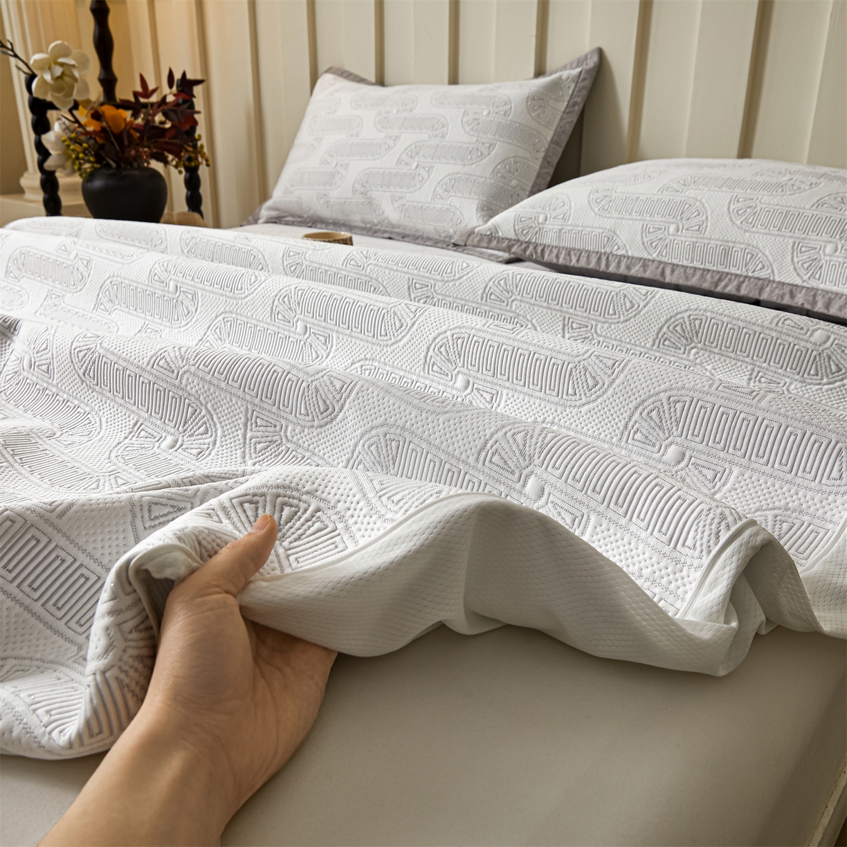 91家纺网 家纺一手货源 找家纺 耐思家纺 2026新款高端三明治硅胶复合PE乙纶提花冰豆豆凉席空调席韩版NIS系列（提供买家秀）床笠款 韩INS-云间环