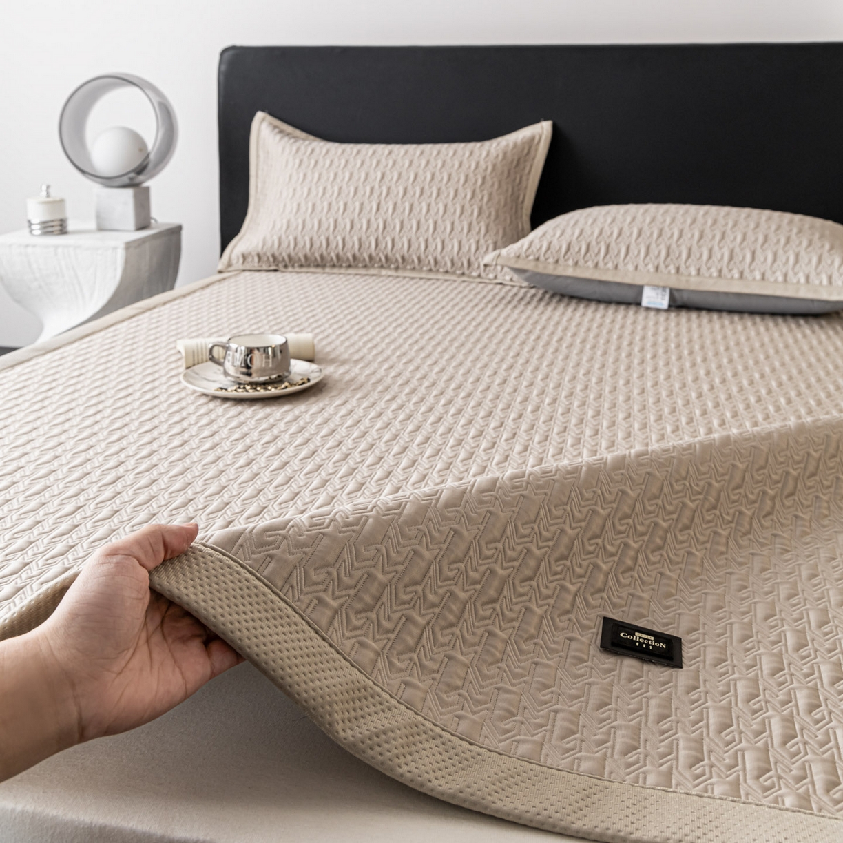 91家纺网 家纺一手货源 找家纺 耐思家纺 2026新款A类复合三明治PE乙纶提花冰豆豆凉席床笠海之恋系列（提供买家秀） 海之恋-卡其床席款