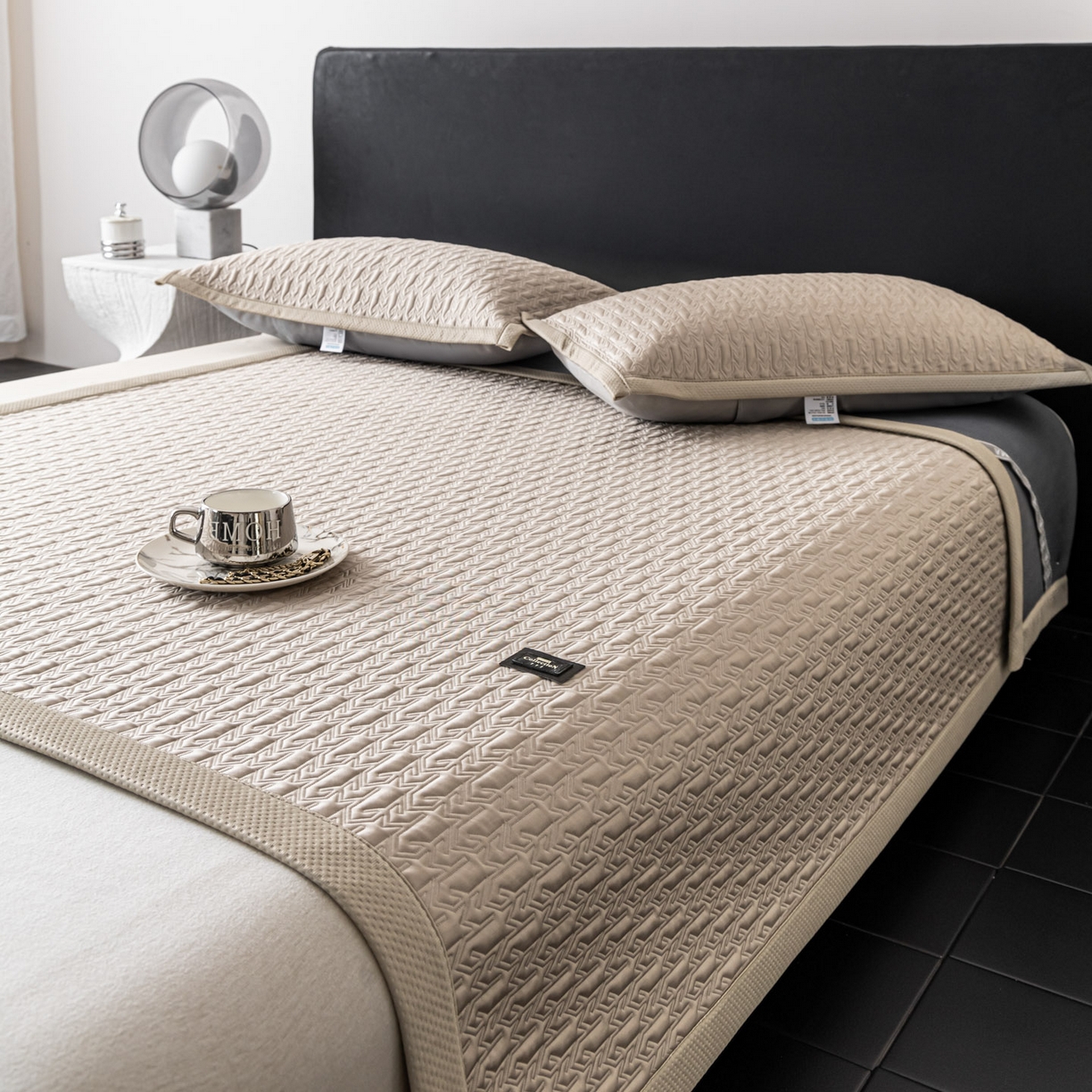 91家纺网 家纺一手货源 找家纺 耐思家纺 2026新款A类复合三明治PE乙纶提花冰豆豆凉席床笠海之恋系列（提供买家秀） 海之恋-卡其床席款