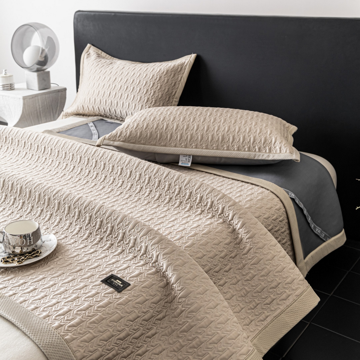 91家纺网 家纺一手货源 找家纺 耐思家纺 2026新款A类复合三明治PE乙纶提花冰豆豆凉席床笠海之恋系列（提供买家秀） 海之恋-卡其床席款