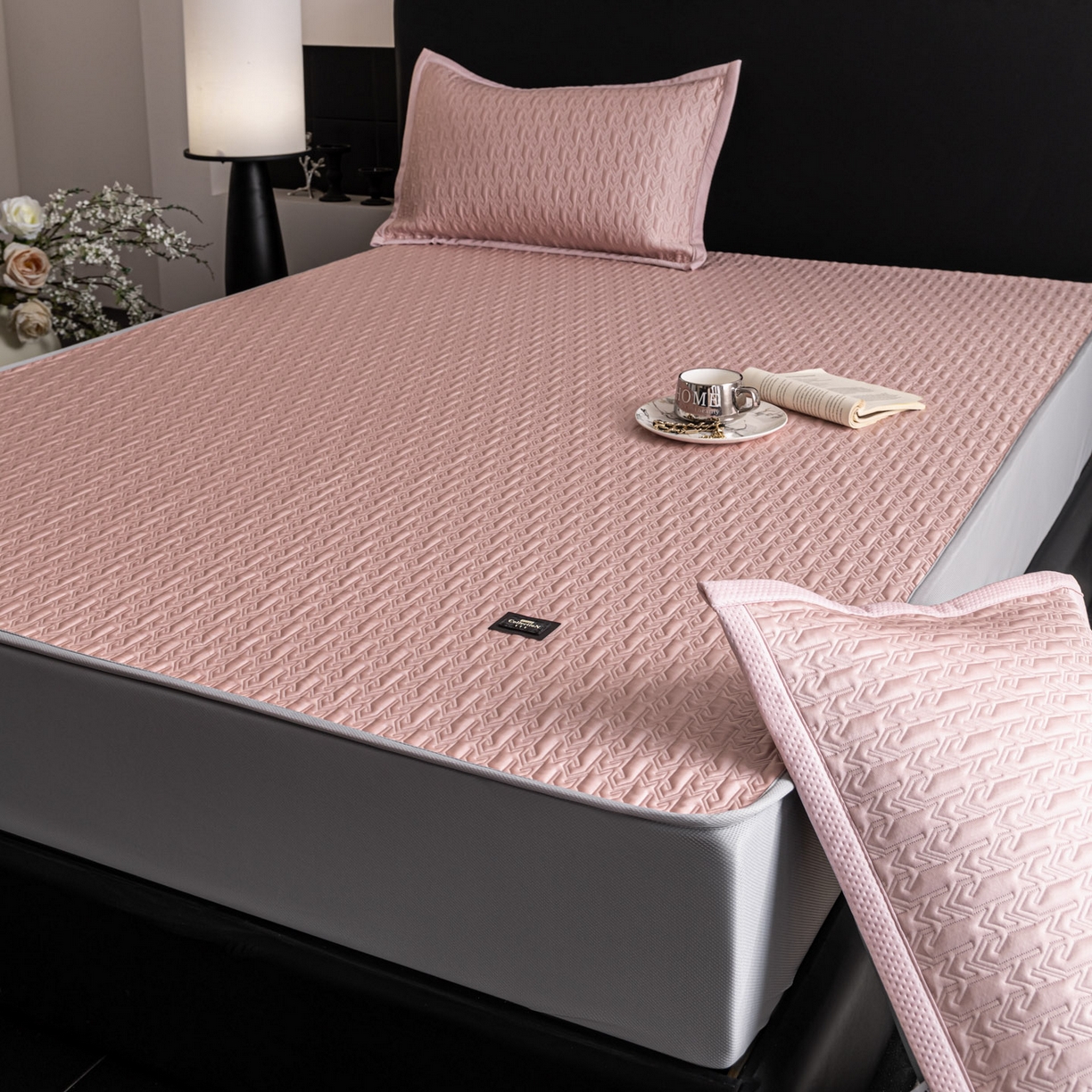 91家纺网 家纺一手货源 找家纺 耐思家纺 2026新款A类复合三明治PE乙纶提花冰豆豆凉席床笠海之恋系列（提供买家秀） 海之恋-粉床笠款