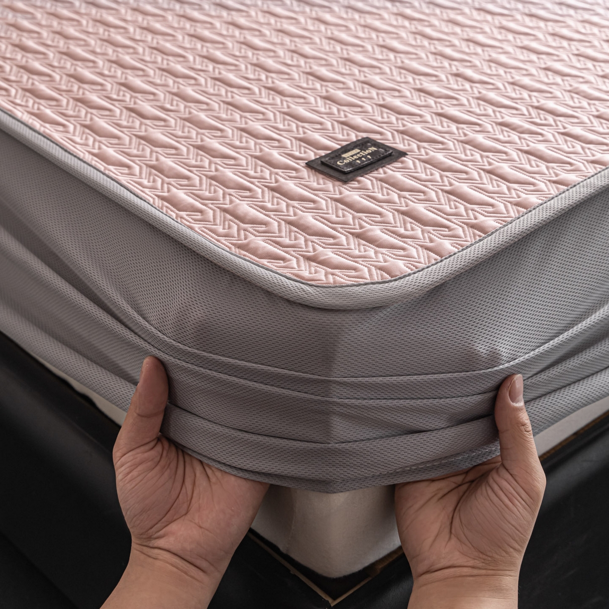 91家纺网 家纺一手货源 找家纺 耐思家纺 2026新款A类复合三明治PE乙纶提花冰豆豆凉席床笠海之恋系列（提供买家秀） 海之恋-粉床笠款