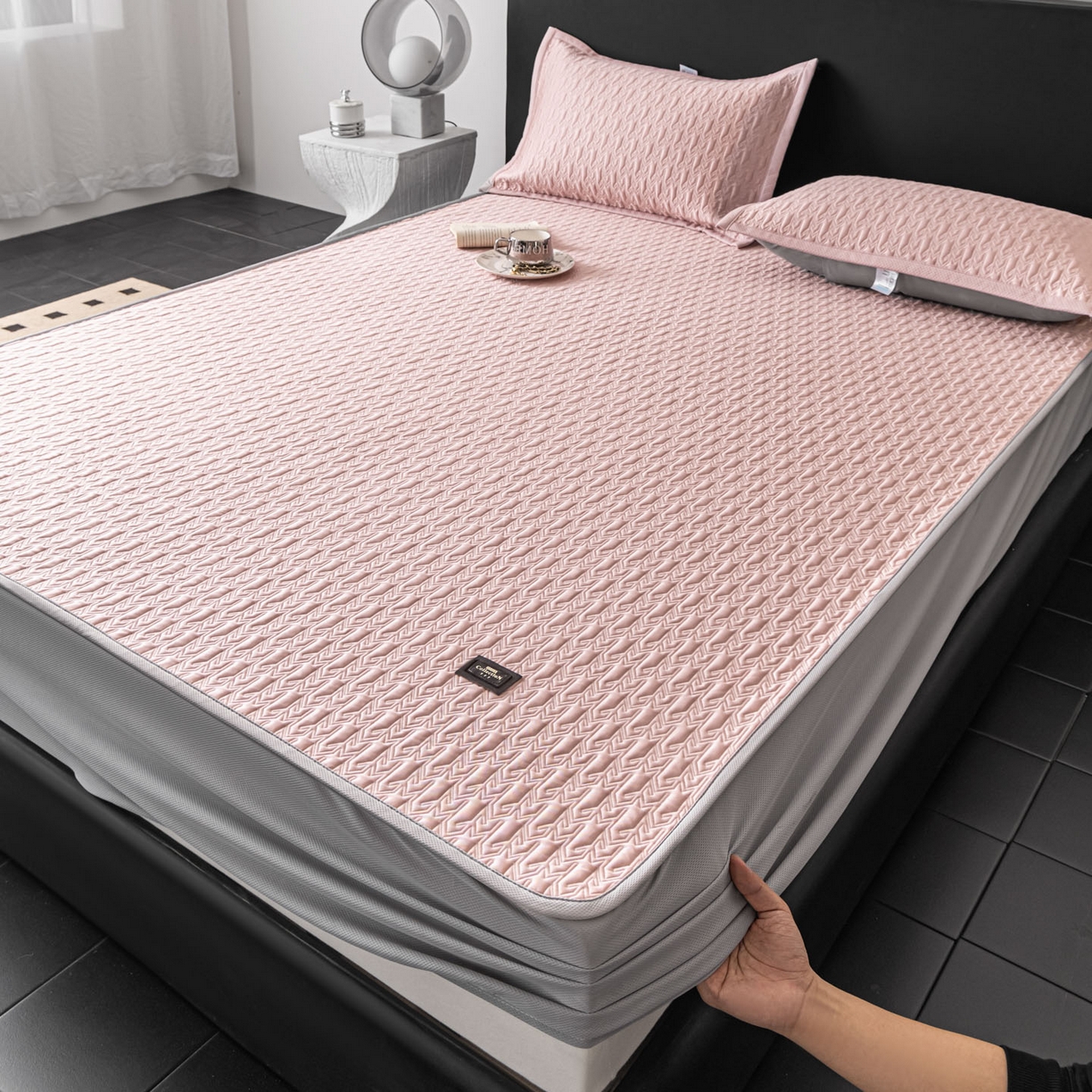 91家纺网 家纺一手货源 找家纺 耐思家纺 2026新款A类复合三明治PE乙纶提花冰豆豆凉席床笠海之恋系列（提供买家秀） 海之恋-粉床笠款