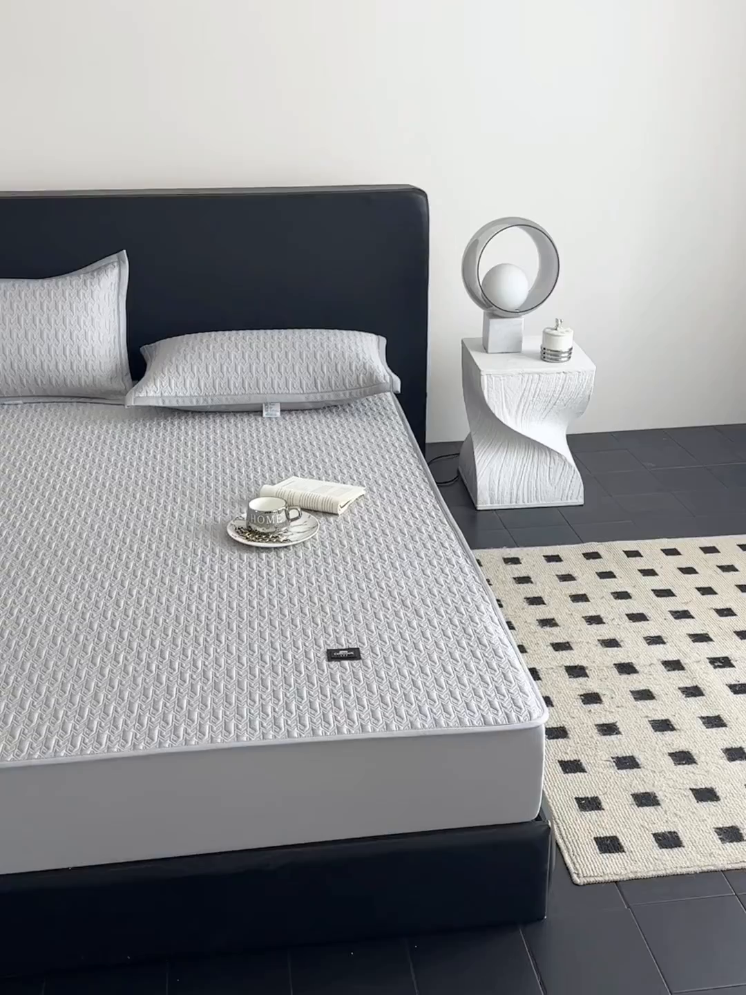 91家纺网 家纺一手货源 找家纺 耐思家纺 2026新款A类复合三明治PE乙纶提花冰豆豆凉席床笠海之恋系列（提供买家秀） 海之恋-灰床笠款