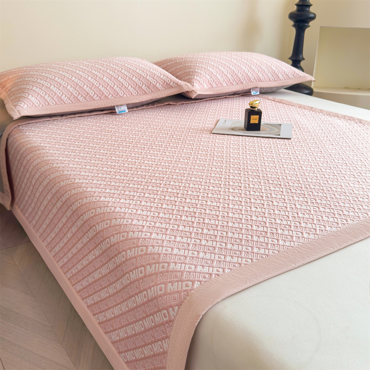 91家纺网 家纺一手货源 找家纺 （总）耐思家纺 2026新款A类高端pe双面乙纶冰豆豆凉席摩登MIO系列（提供买家秀）