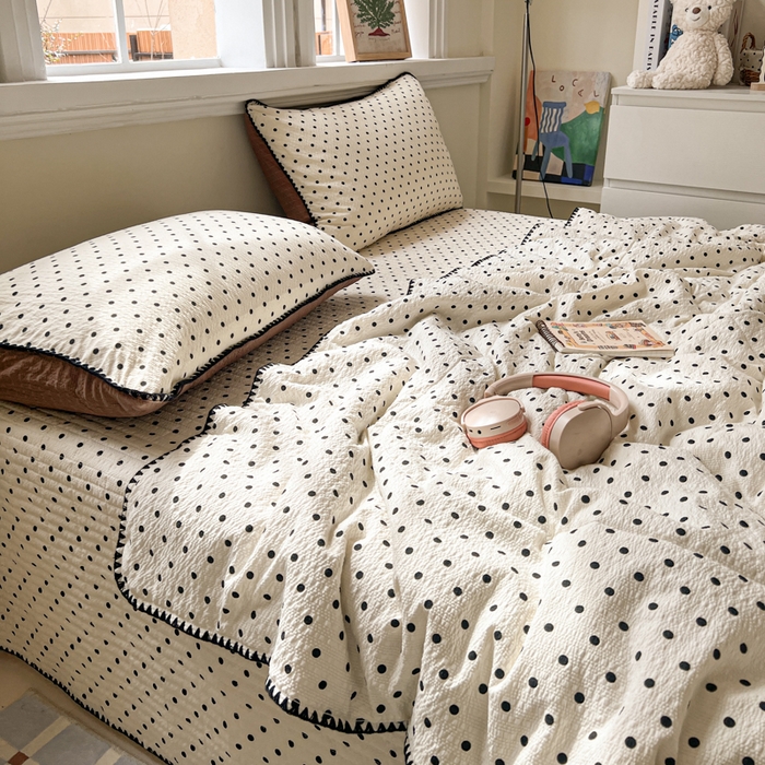 91家纺网 家纺一手货源 找家纺 禾沐 2026新款泡芙纱三角针床盖夏被四件套 波点