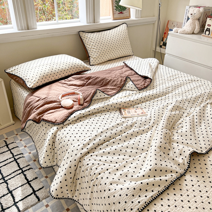 91家纺网 家纺一手货源 找家纺 禾沐 2026新款泡芙纱三角针床盖夏被四件套 波点