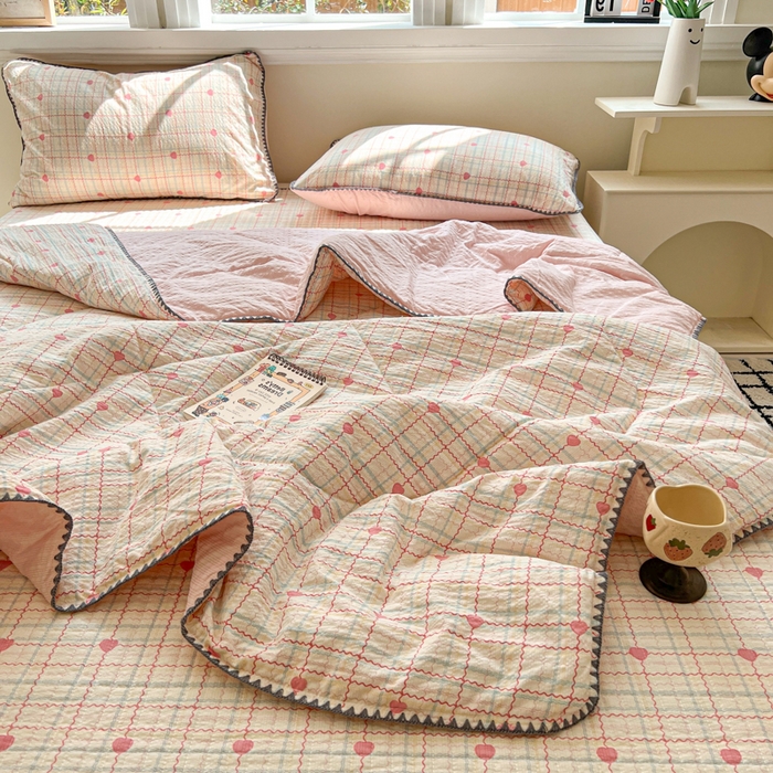 91家纺网 家纺一手货源 找家纺 禾沐 2026新款泡芙纱三角针床盖夏被四件套 格格心