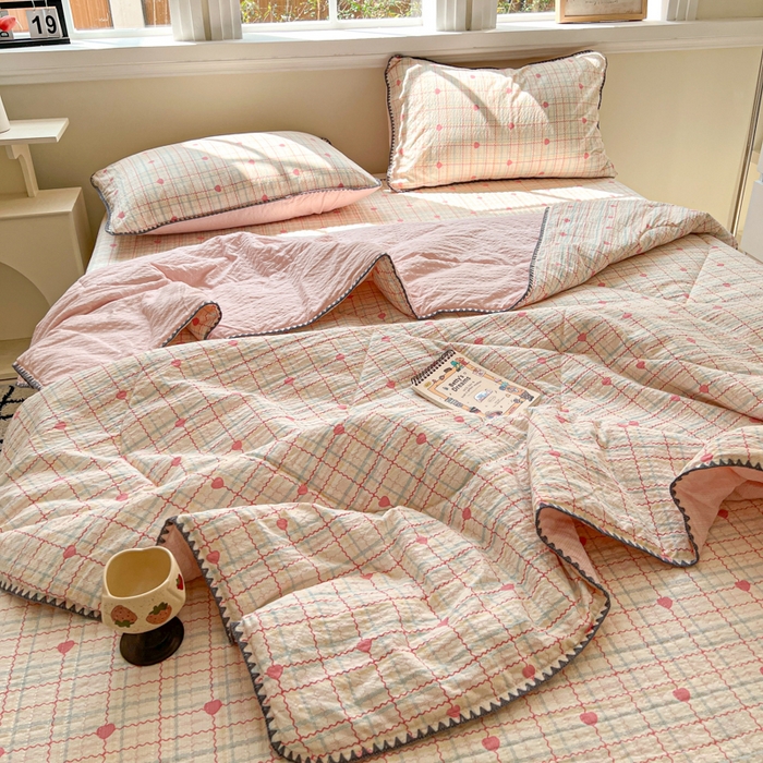 91家纺网 家纺一手货源 找家纺 禾沐 2026新款泡芙纱三角针床盖夏被四件套 格格心