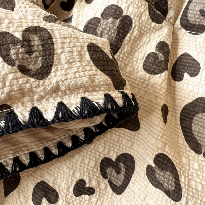 91家纺网 家纺一手货源 找家纺 禾沐 2026新款泡芙纱三角针床盖夏被四件套 咖豹纹