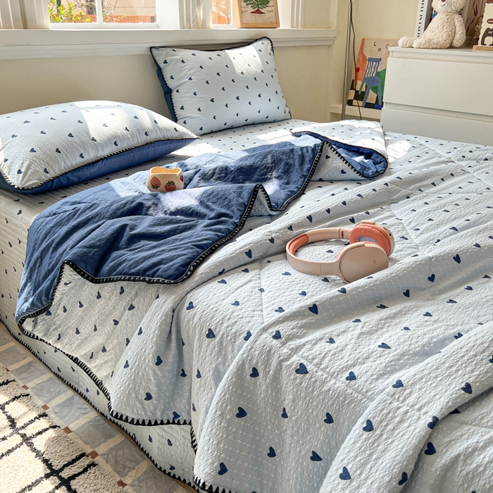 91家纺网 家纺一手货源 找家纺 禾沐 2026新款泡芙纱三角针床盖夏被四件套 兰爱心