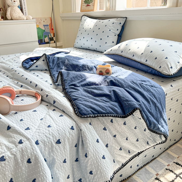 91家纺网 家纺一手货源 找家纺 禾沐 2026新款泡芙纱三角针床盖夏被四件套 兰爱心