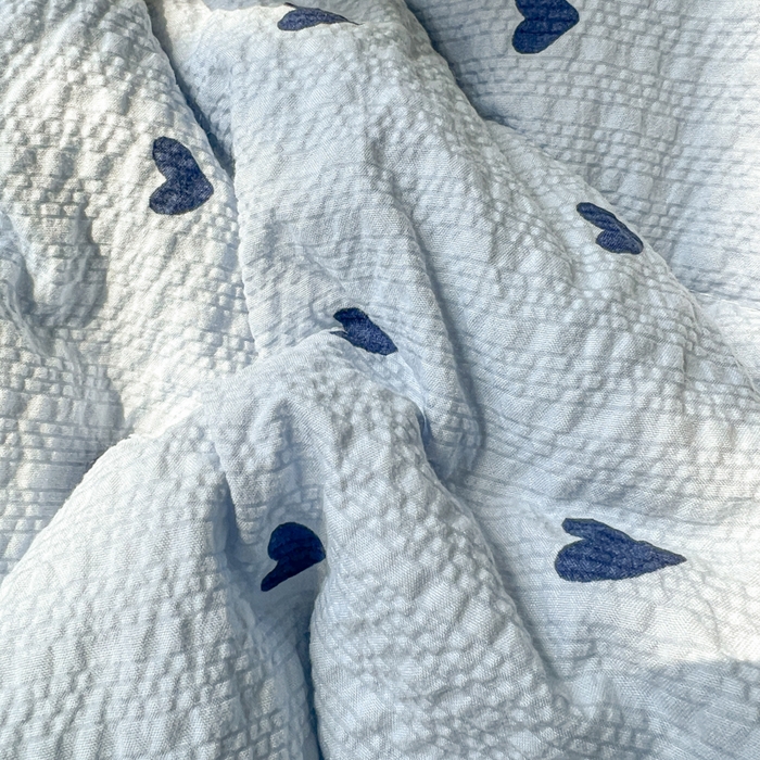 91家纺网 家纺一手货源 找家纺 禾沐 2026新款泡芙纱三角针床盖夏被四件套 兰爱心