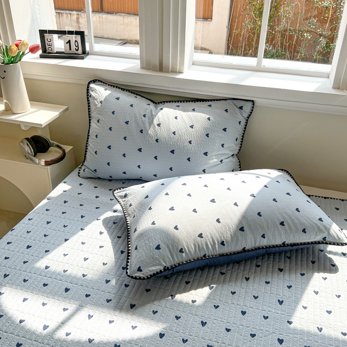 91家纺网 家纺一手货源 找家纺 禾沐 2026新款泡芙纱三角针床盖夏被四件套 兰爱心