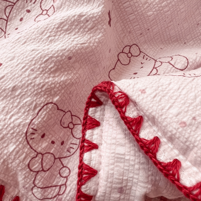 91家纺网 家纺一手货源 找家纺 禾沐 2026新款泡芙纱三角针床盖夏被四件套 描线小猫粉