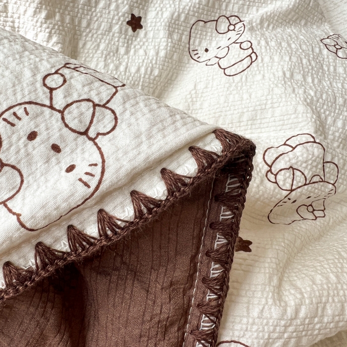 91家纺网 家纺一手货源 找家纺 禾沐 2026新款泡芙纱三角针床盖夏被四件套 描线小猫咖