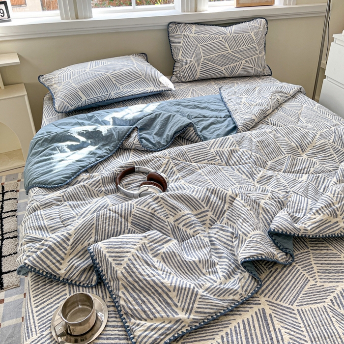 91家纺网 家纺一手货源 找家纺 禾沐 2026新款泡芙纱三角针床盖夏被四件套 浅川纹