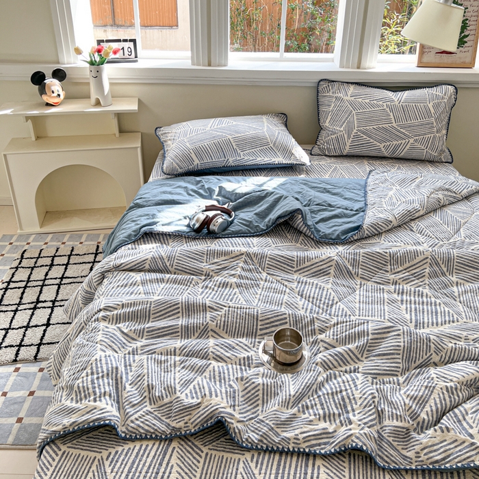 91家纺网 家纺一手货源 找家纺 禾沐 2026新款泡芙纱三角针床盖夏被四件套 浅川纹