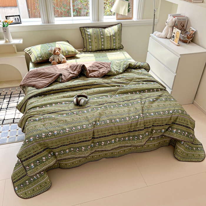 91家纺网 家纺一手货源 找家纺 禾沐 2026新款泡芙纱三角针床盖夏被四件套 森林描绘