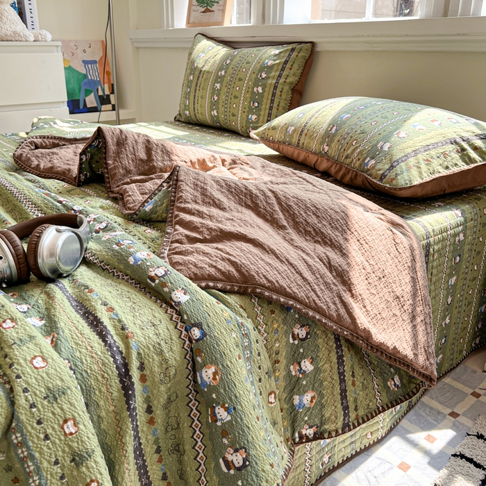 91家纺网 家纺一手货源 找家纺 禾沐 2026新款泡芙纱三角针床盖夏被四件套 森林描绘