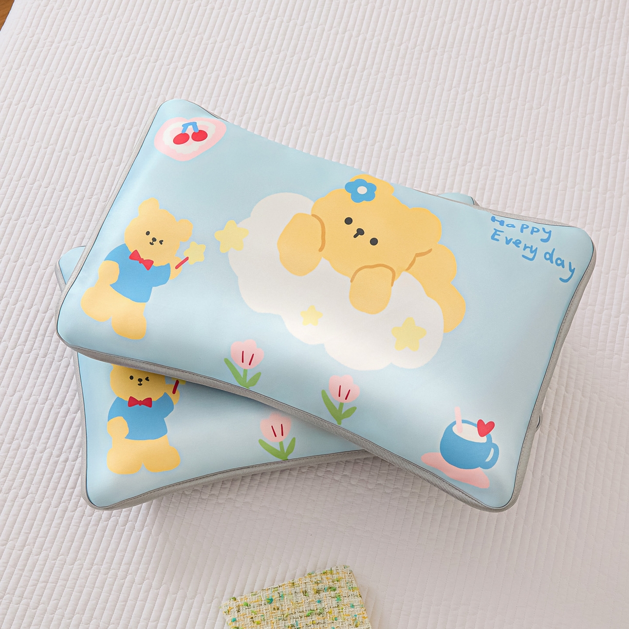 91家纺网 家纺一手货源 找家纺 云恋家纺 2026新款儿童卡通A类冰丝凉席枕套一对装夏季凉感丝可拆枕头儿童学生单人枕芯套 魔力小熊