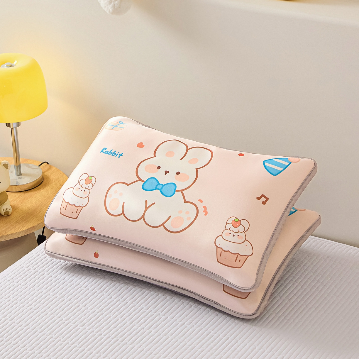 91家纺网 家纺一手货源 找家纺 云恋家纺 2026新款儿童卡通A类冰丝凉席枕套一对装夏季凉感丝可拆枕头儿童学生单人枕芯套 奶酪萌兔