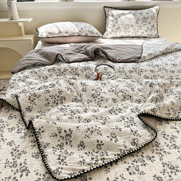 91家纺网 家纺一手货源 找家纺 禾沐 2026新款泡芙纱三角针床盖夏被四件套 只闻花香