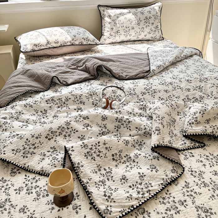 91家纺网 家纺一手货源 找家纺 禾沐 2026新款泡芙纱三角针床盖夏被四件套 只闻花香