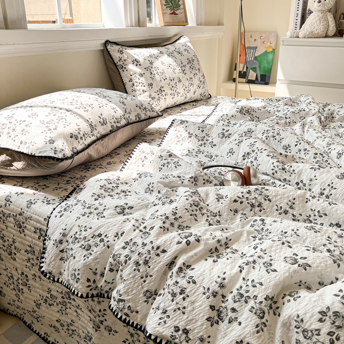 91家纺网 家纺一手货源 找家纺 禾沐 2026新款泡芙纱三角针床盖夏被四件套 只闻花香