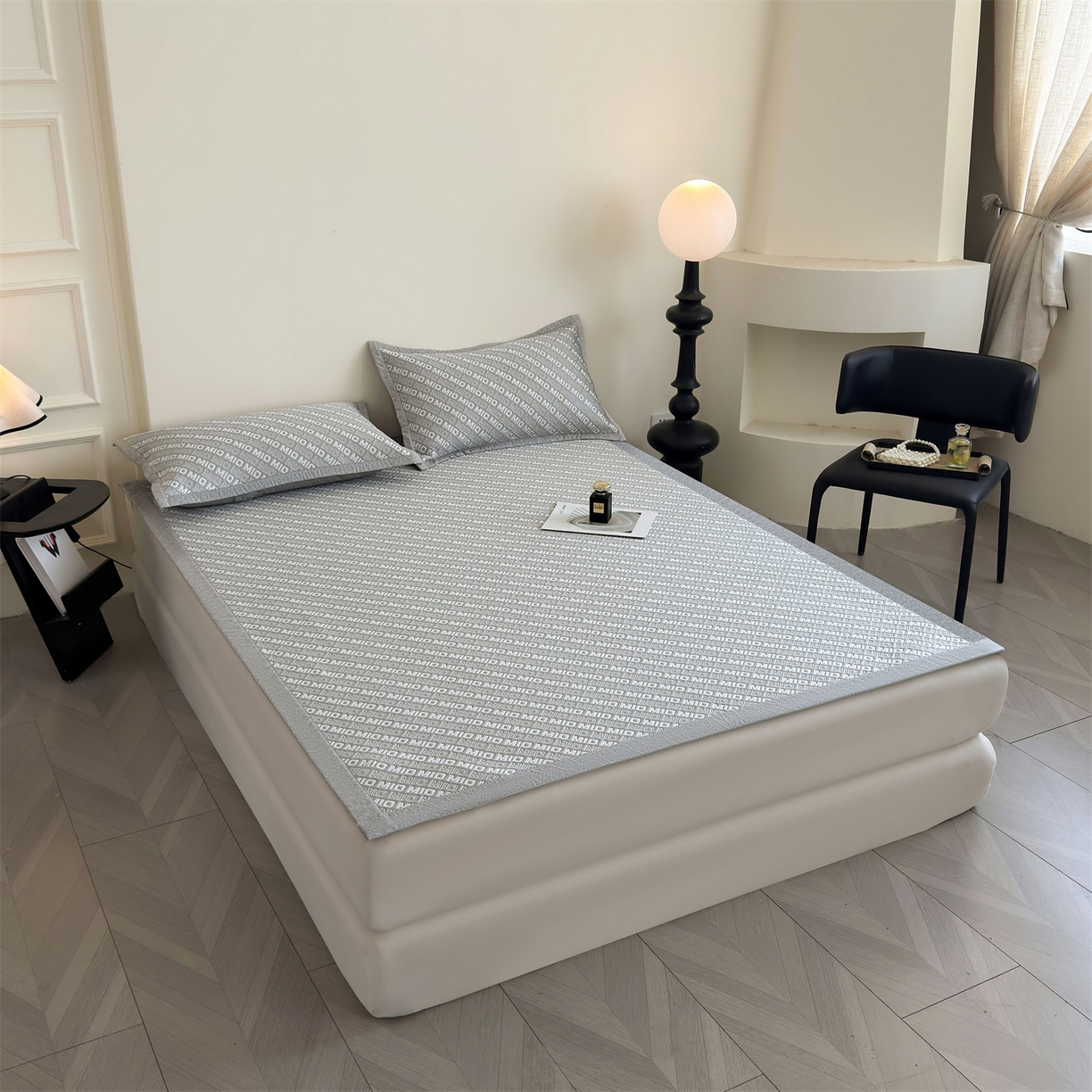 91家纺网 家纺一手货源 找家纺 耐思家纺 2026新款A类高端pe双面乙纶冰豆豆凉席摩登MIO系列（提供买家秀） 摩登MIO-灰床席款