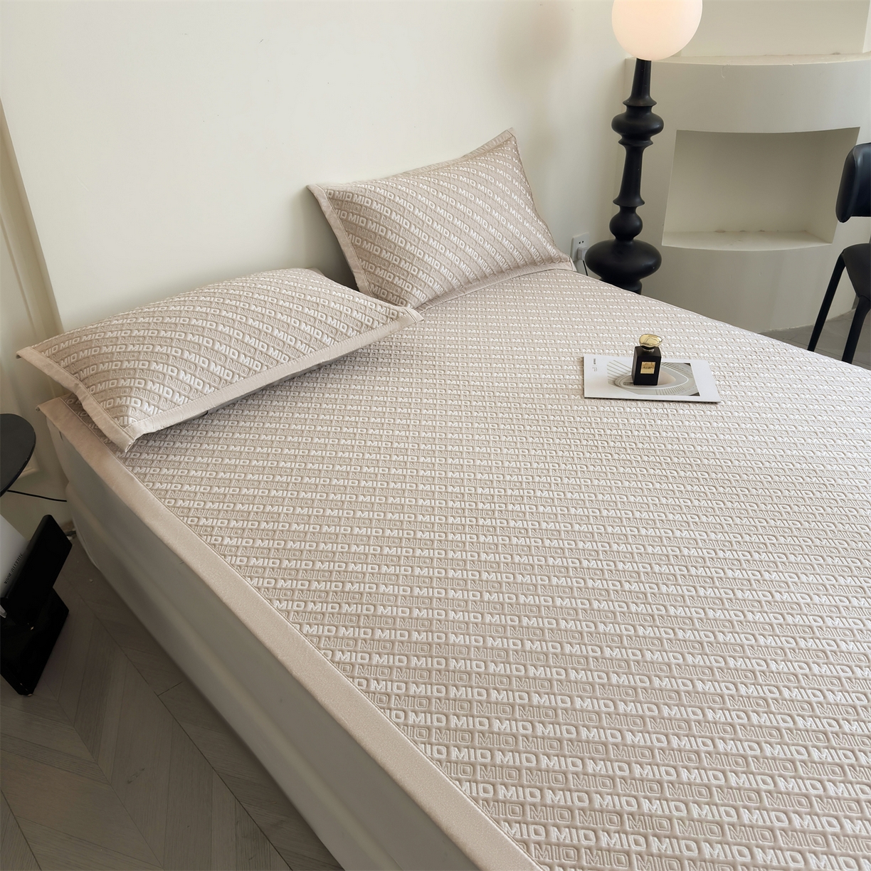 91家纺网 家纺一手货源 找家纺 耐思家纺 2026新款A类高端pe双面乙纶冰豆豆凉席摩登MIO系列（提供买家秀） 摩登MIO-卡其床席款