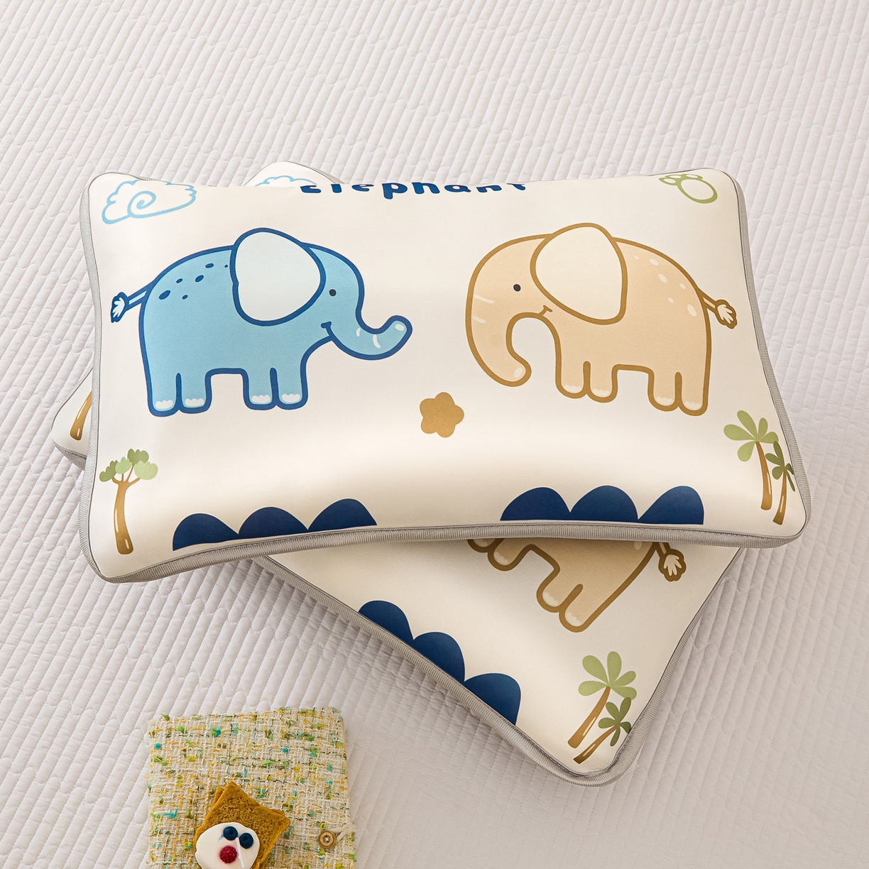 91家纺网 家纺一手货源 找家纺 云恋家纺 2026新款儿童卡通A类冰丝凉席枕套一对装夏季凉感丝可拆枕头儿童学生单人枕芯套 云朵小象