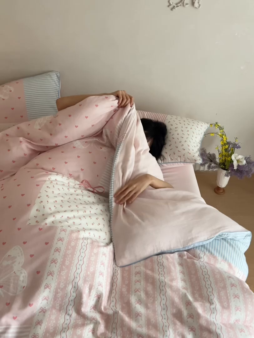 91家纺网 家纺一手货源 找家纺 风向标家纺 2026新款A类母婴级纯棉双层纱印花四件套-云羽织梦 云羽织梦—雾粉