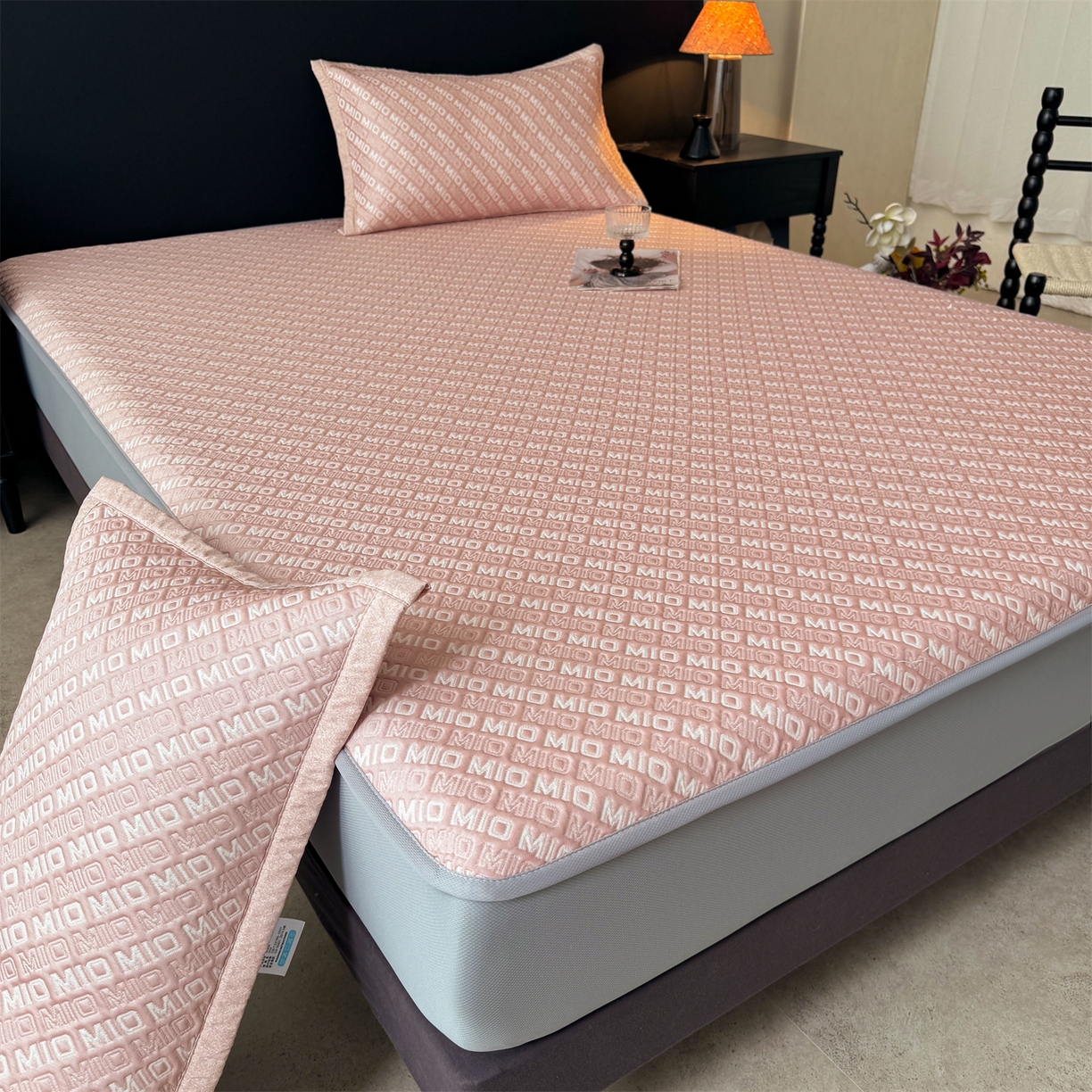91家纺网 家纺一手货源 找家纺 耐思家纺 2026新款A类高端pe双面乙纶冰豆豆凉席摩登MIO系列（提供买家秀） 摩登MIO-粉床笠款