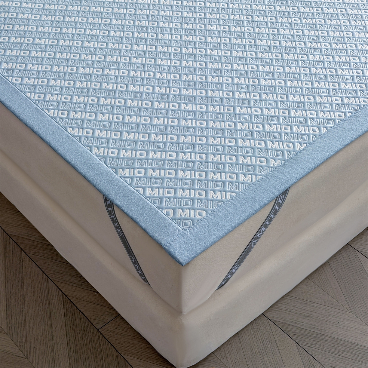 91家纺网 家纺一手货源 找家纺 耐思家纺 2026新款A类高端pe双面乙纶冰豆豆凉席摩登MIO系列（提供买家秀） 摩登MIO-蓝床席款