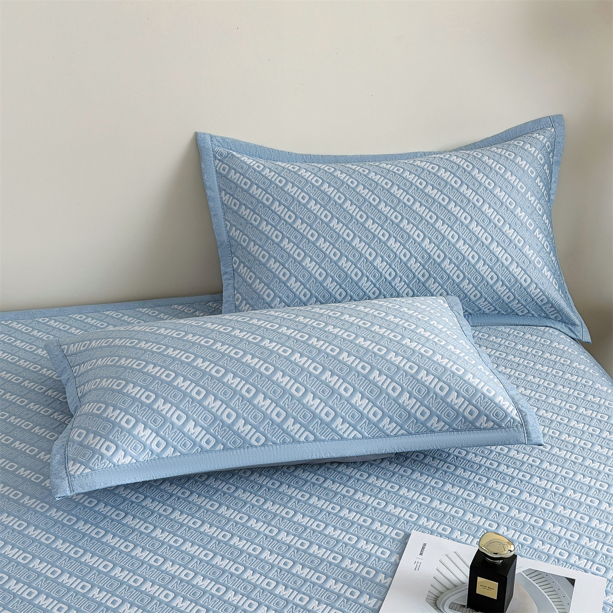 91家纺网 家纺一手货源 找家纺 耐思家纺 2026新款A类高端pe双面乙纶冰豆豆凉席摩登MIO系列（提供买家秀） 摩登MIO-蓝床席款