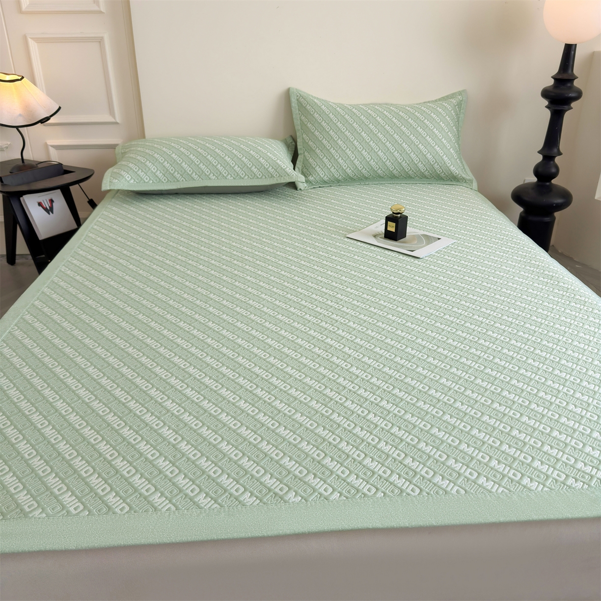 91家纺网 家纺一手货源 找家纺 耐思家纺 2026新款A类高端pe双面乙纶冰豆豆凉席摩登MIO系列（提供买家秀） 摩登MIO-绿床席款