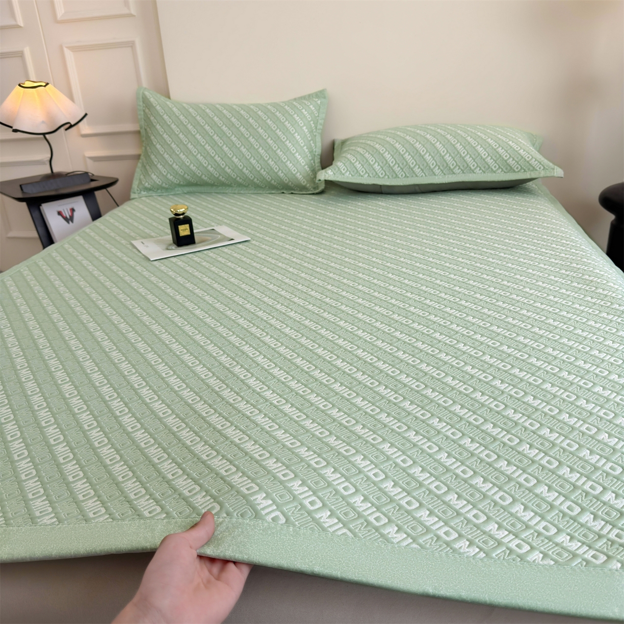 91家纺网 家纺一手货源 找家纺 耐思家纺 2026新款A类高端pe双面乙纶冰豆豆凉席摩登MIO系列（提供买家秀） 摩登MIO-绿床席款