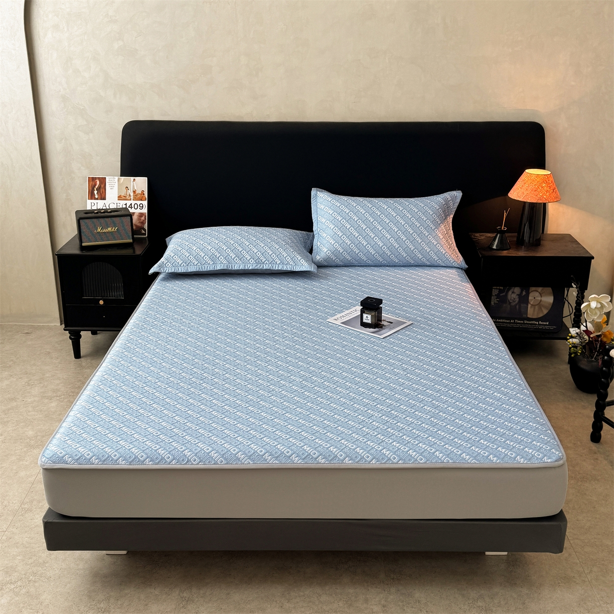 91家纺网 家纺一手货源 找家纺 耐思家纺 2026新款A类高端pe双面乙纶冰豆豆凉席摩登MIO系列（提供买家秀） 摩登MIO-蓝床笠款